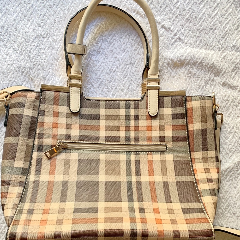New tote bag with plaid pattern 👜
